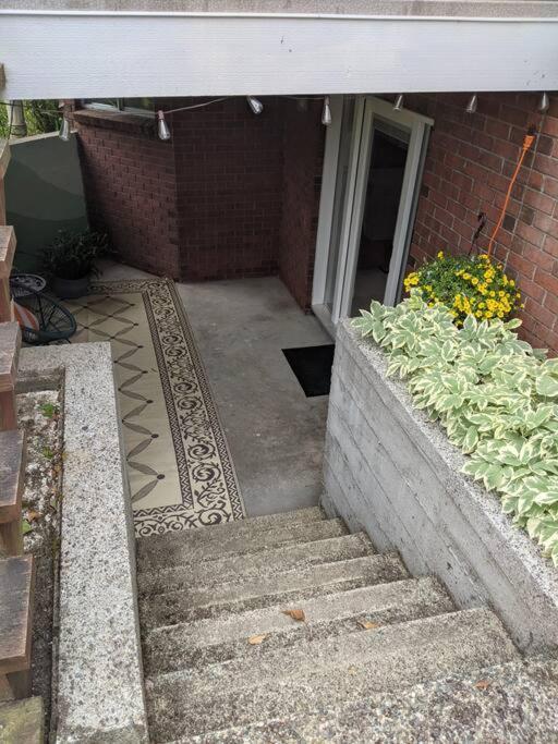 Bright Modern 1Br Suite In Sooke Village Core Exterior foto