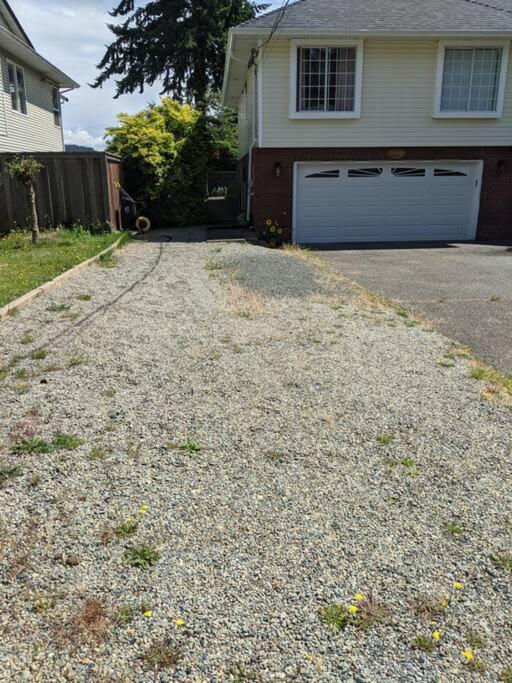 Bright Modern 1Br Suite In Sooke Village Core Exterior foto